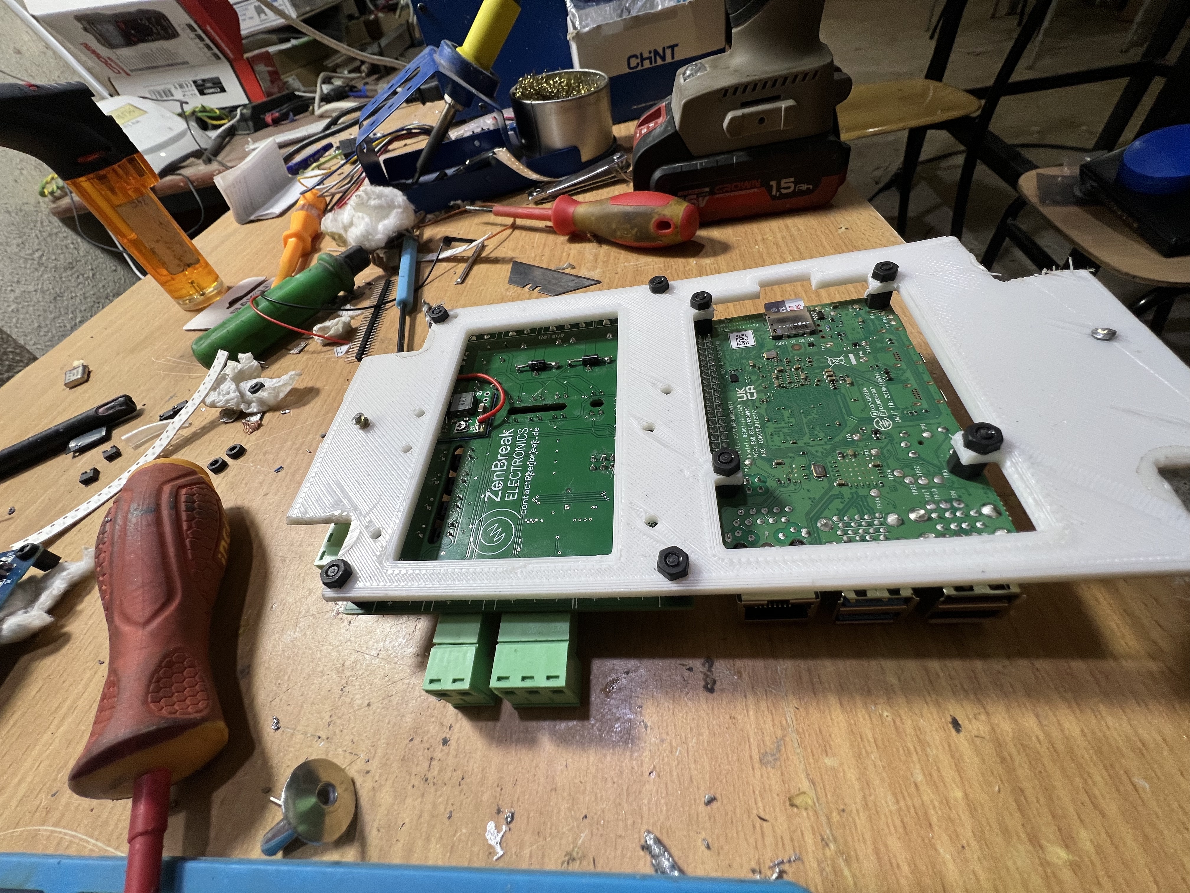 Zenbreak Hardware background